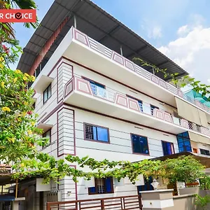 Oyo 81801 Akash 3* Trippapur